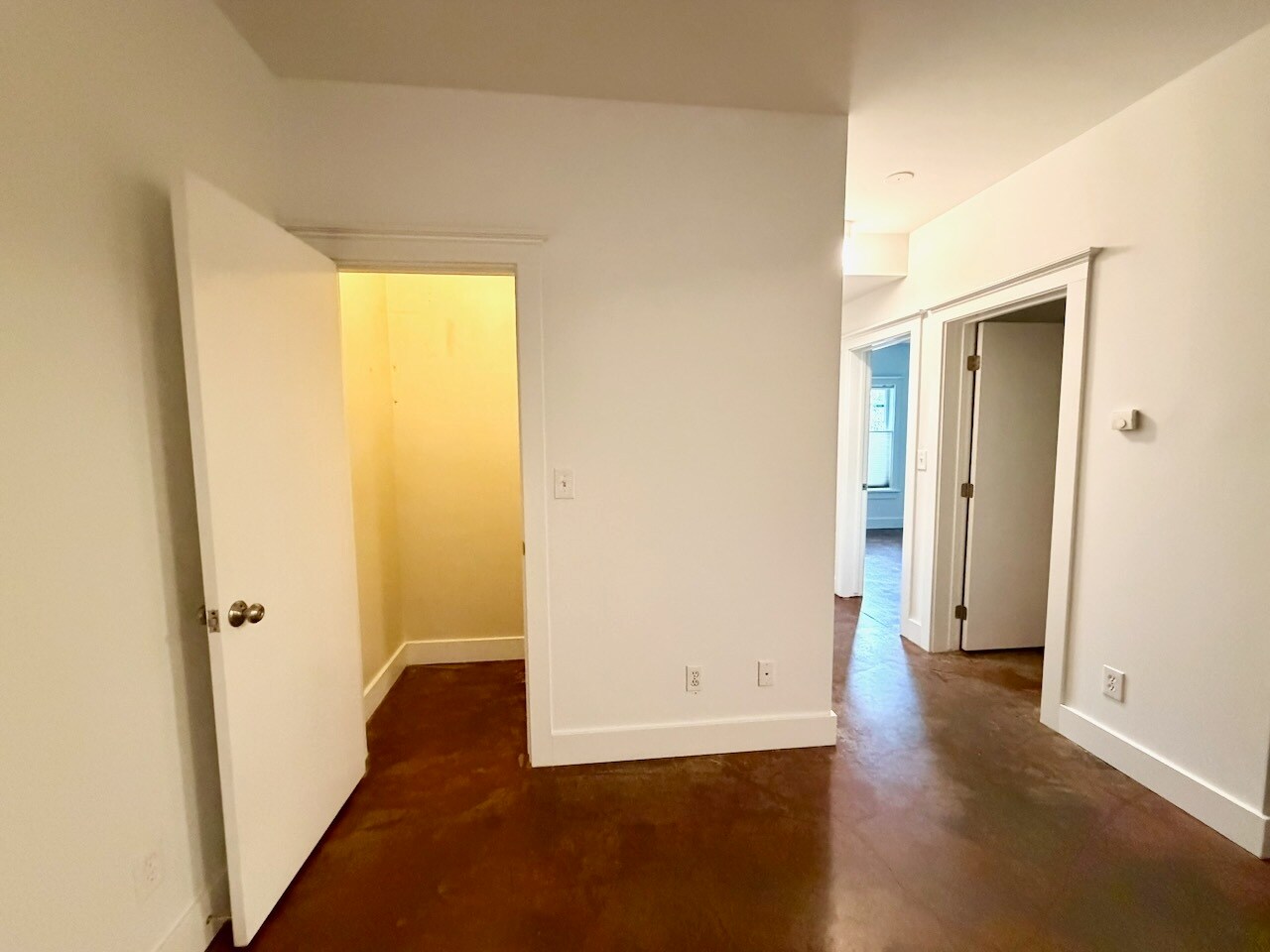 Building Photo - 3263 Louise St