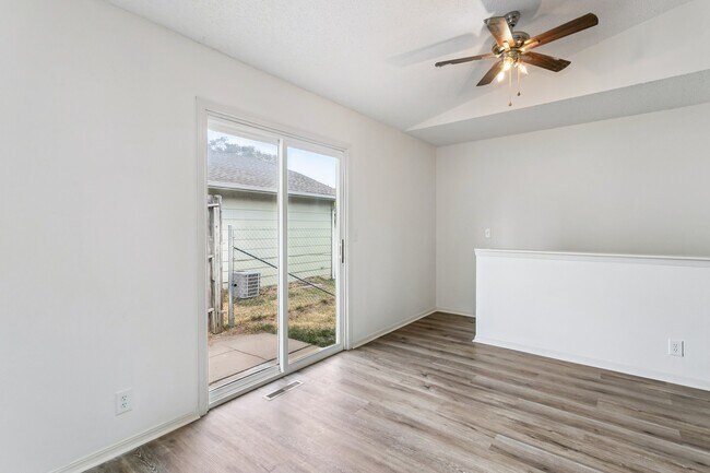 Building Photo - 4319 S Elizabeth Ave