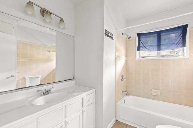 Building Photo - 2788 Lancaster Dr