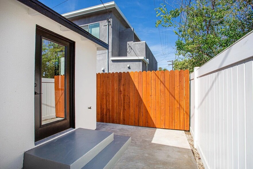 Building Photo - 2956 Finch St