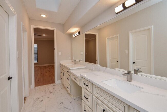 Building Photo - 15735 Tanya Cir