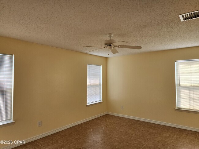 Building Photo - 226 Summerwood Dr