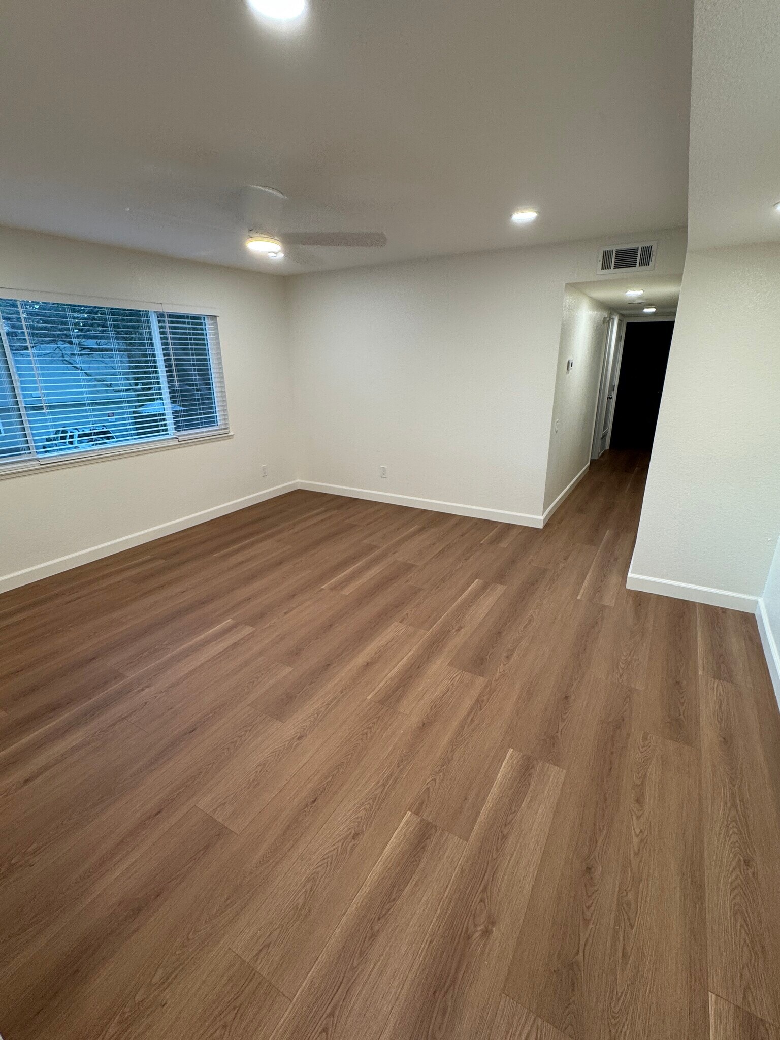 Living room - 4903 Cowell Blvd