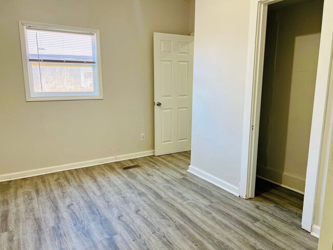 Building Photo - Newly remodeled 3 bedroom home in West Lou...