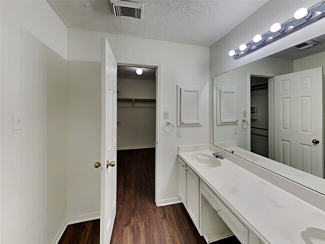 Building Photo - 16306 Jast Dr