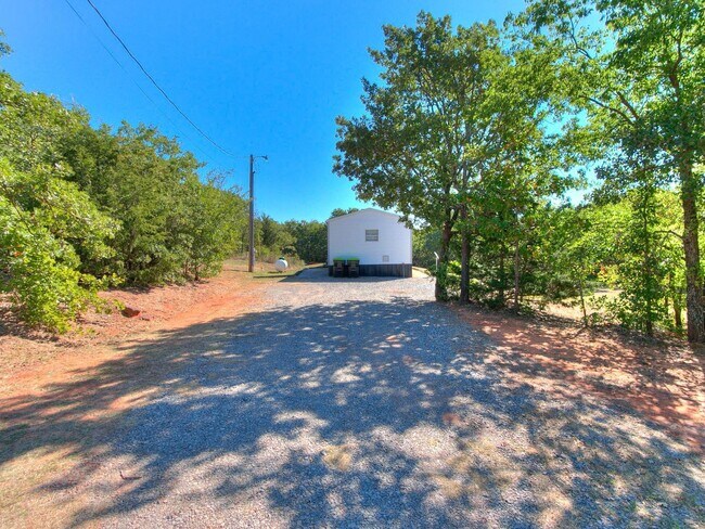 Building Photo - 3bed/2bath Mobile Home Available on 1.3 Acres in Noble!
