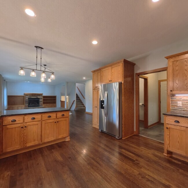 Building Photo - 11956 Castle Rock Ct N
