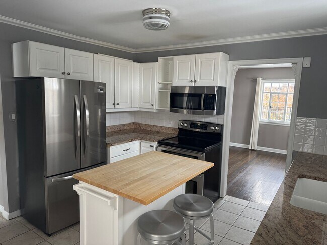 Building Photo - 3 Bedroom 1.5 Bath Single Family Home - Upper Arlington Schools