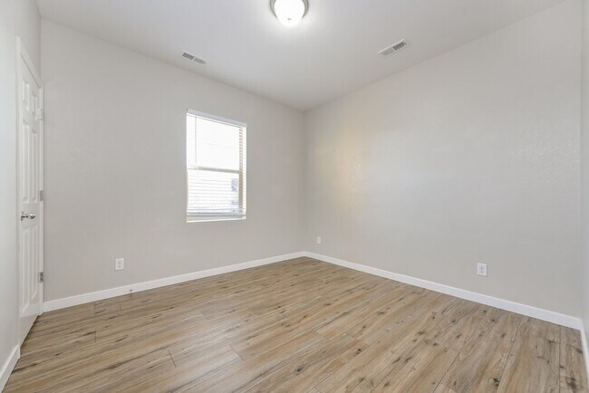 Building Photo - 14937 Melco Ave