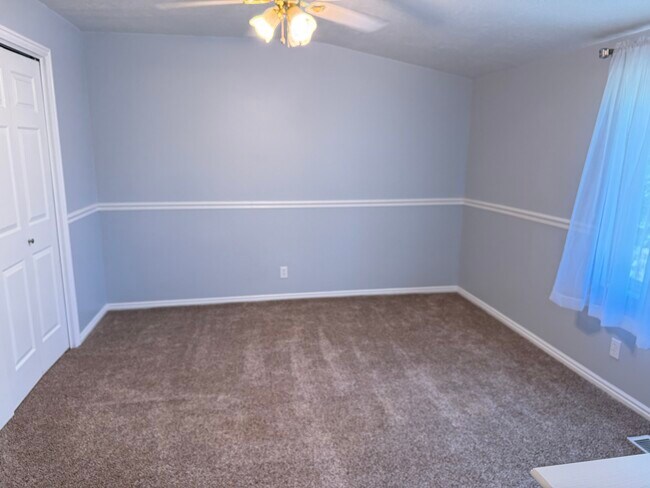 Building Photo - 1453 E Vintry Cir