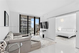 Building Photo - 1010 Brickell Ave