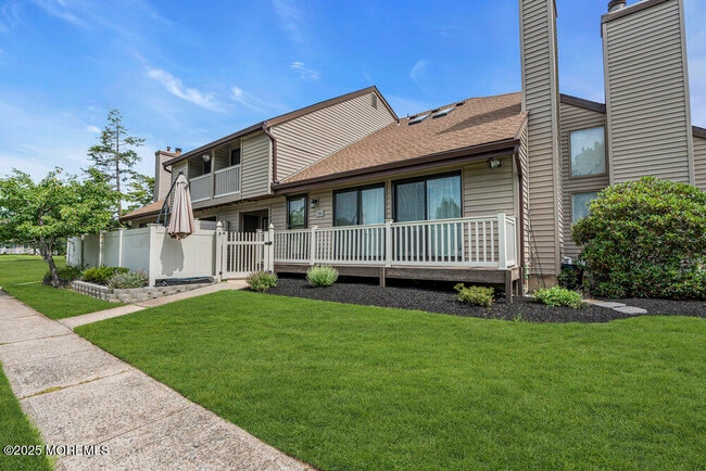 Primary Photo - 18 Cotswold Cir