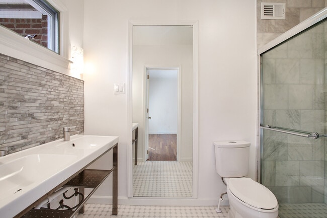 Building Photo - Price Improvement!!!! CLOSE TO SPELMAN, CL...