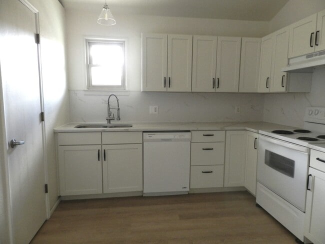 Building Photo - 2510 E Eastland St