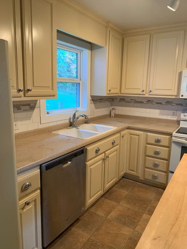 Building Photo - Settawig Ranch