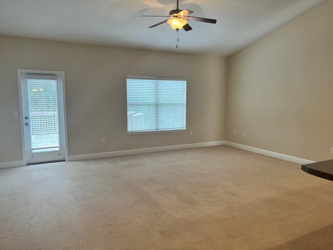 Building Photo - 123 Crab Apple Ave