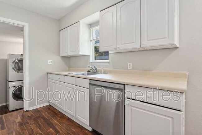 Building Photo - 11551 SW 64th Ave