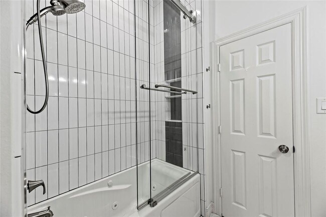 Building Photo - 4306 Stonecroft Cir