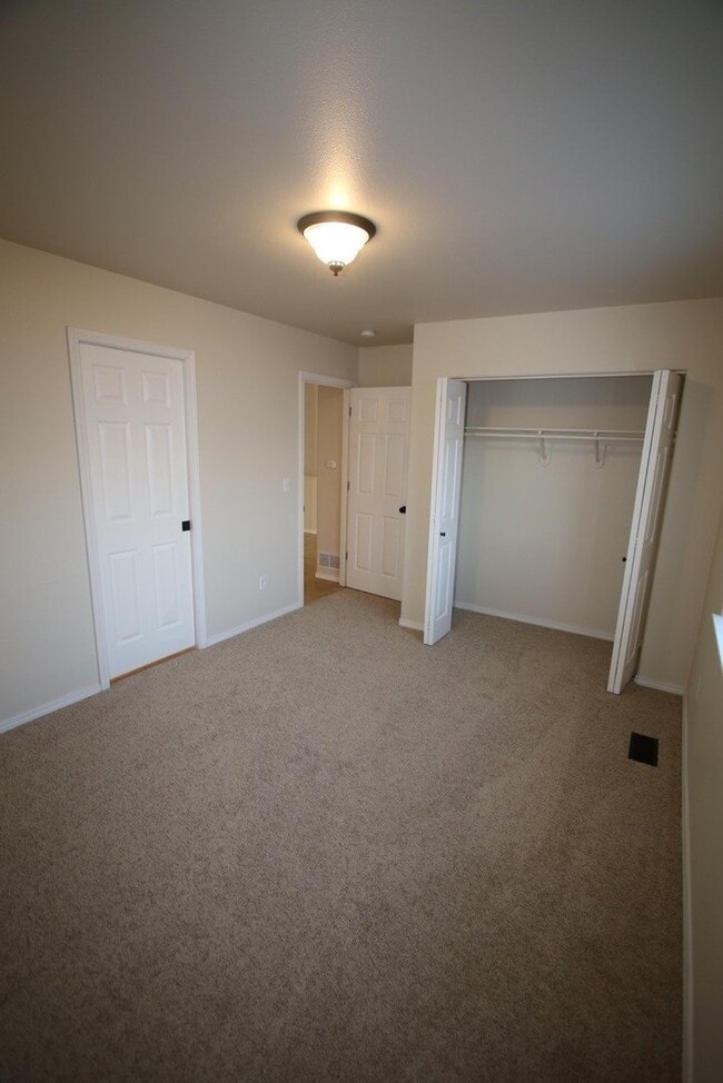 Building Photo - 3 Bedroom Condo in South Anchorage!