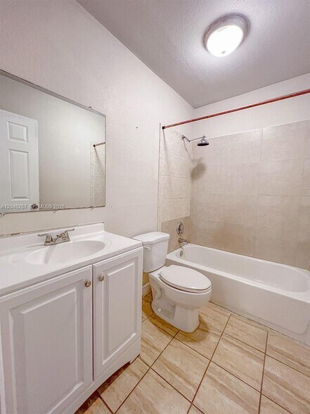 Building Photo - 4648 NW 9th Dr