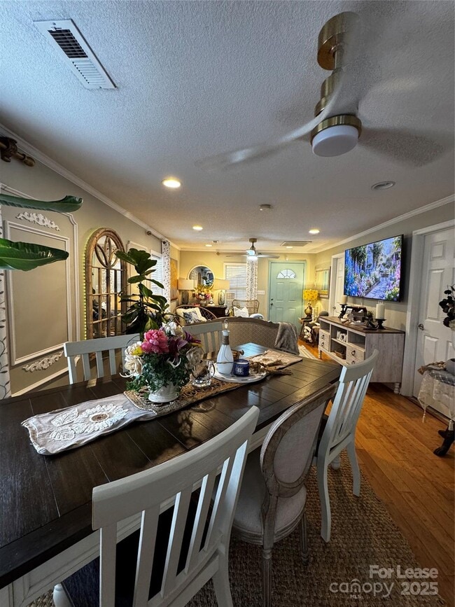 Building Photo - 404 Moss Springs Rd