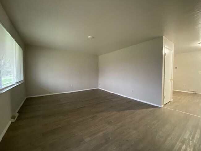 Building Photo - 425-453 Ogden Road