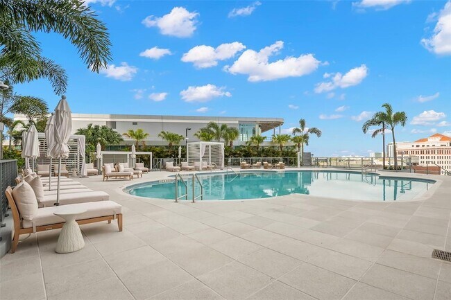 Building Photo - 400 Central Ave