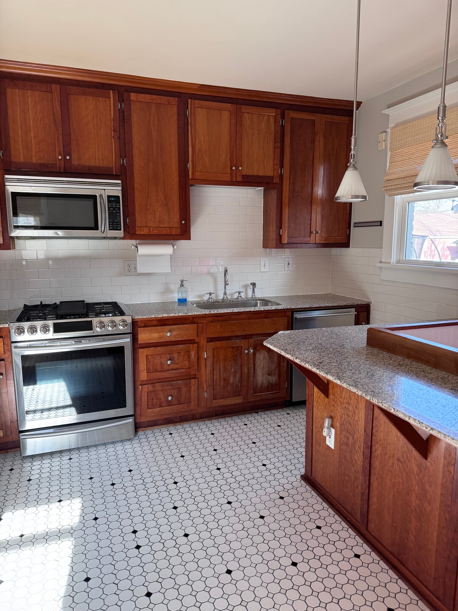 Building Photo - 2270 Holly St