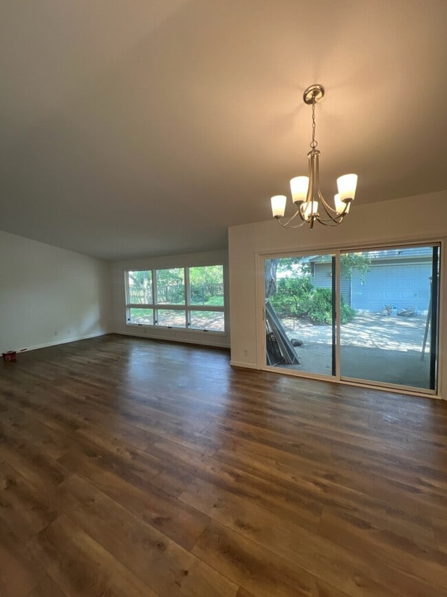 Primary Photo - 305 Naples Dr