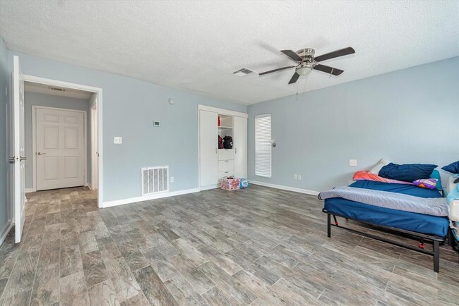 Building Photo - 3559 Balboa Cir