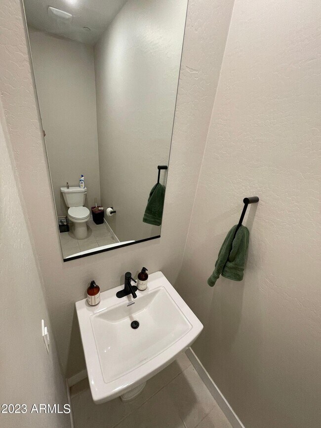 Building Photo - 14030 W Desert Flower Dr