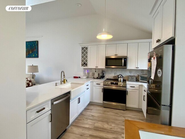 Building Photo - 52 Fairway Pl