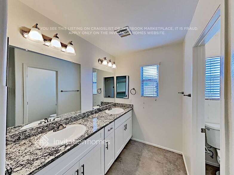 Building Photo - 2862 S Arroyo Ln