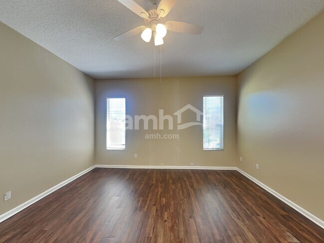 Building Photo - 13712 Lakes Way
