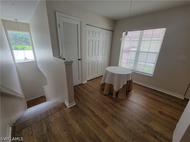 Building Photo - 4950 Deerfield Way