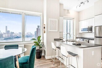 Building Photo - 3 bedroom in LONG ISLAND CITY NY 11109