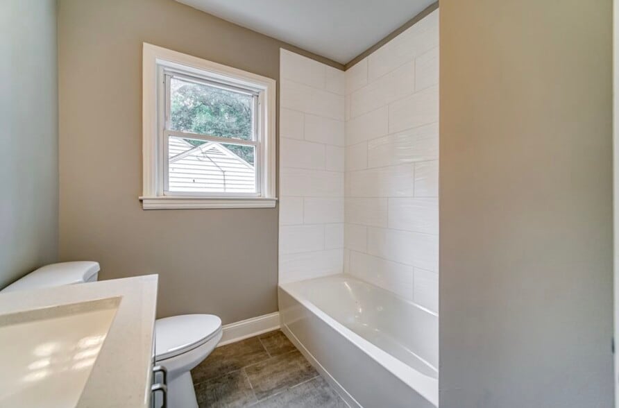 Building Photo - 1384 Westmont Rd SW