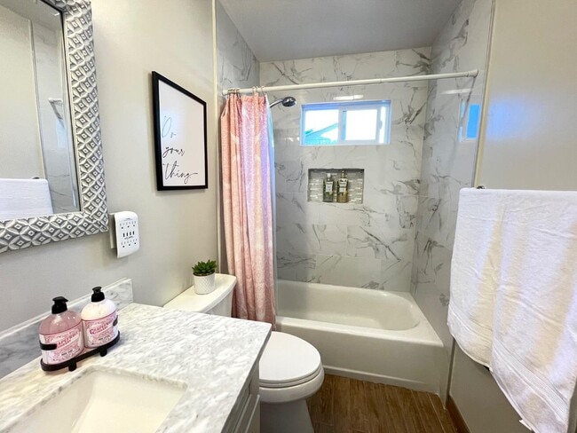 Building Photo - 1153 Erin Way