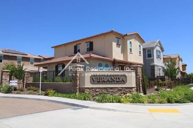 Building Photo - Beautiful Newer Roseville 3bd/2.5ba Home i...