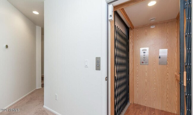 Building Photo - 2423 E Autumn Flower Dr