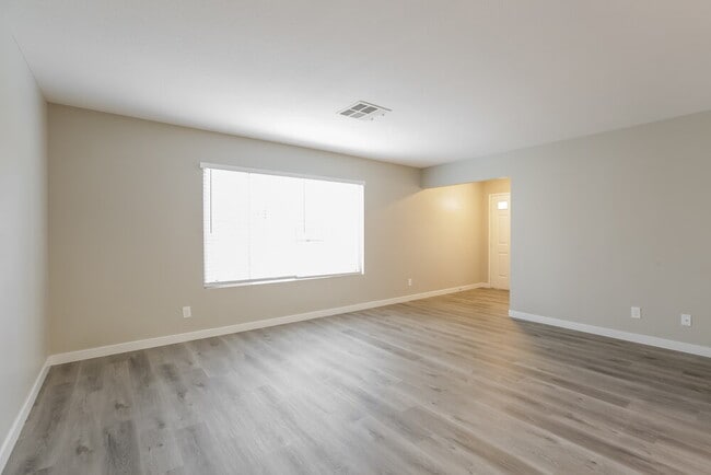 Building Photo - 1112 Barton Green Dr