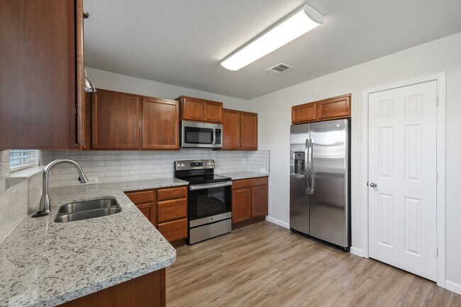 Building Photo - 7722 Bridgepointe Dr