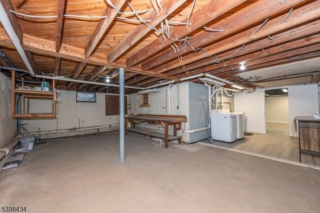 Building Photo - 7 Oak Tree Ln