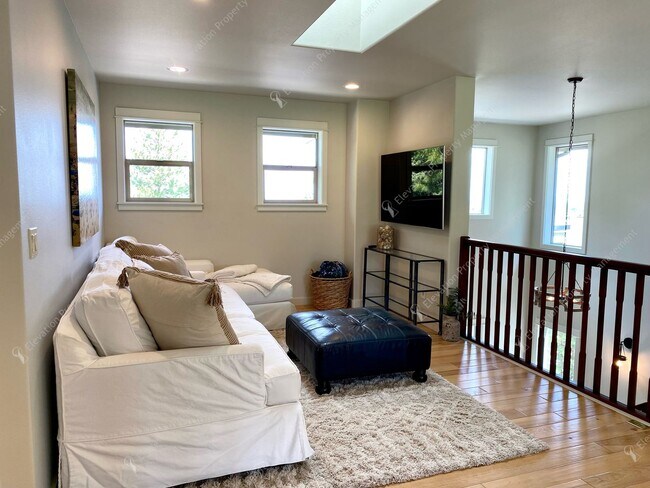 Building Photo - Stunning High-End Home on the 17th Hole at...