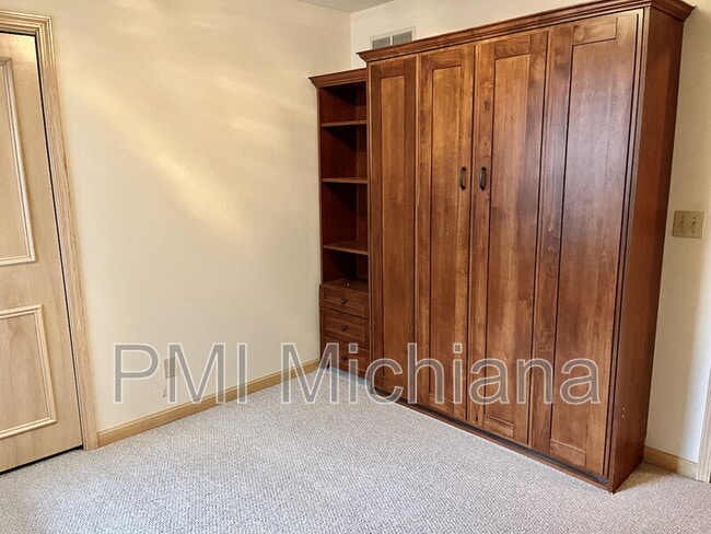 Building Photo - 1973 Creekbank Ln