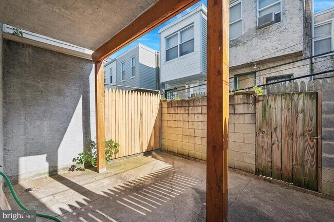Building Photo - 1739 Pierce St