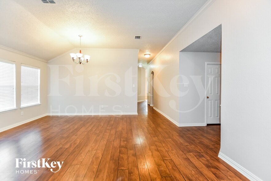 Building Photo - 1008 Hanover Dr