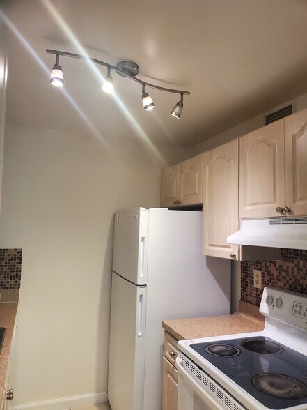kitchen - 10810 SW 88th St