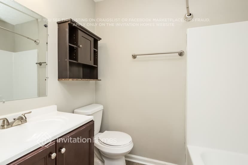 Building Photo - 2460 Deerfield Dr