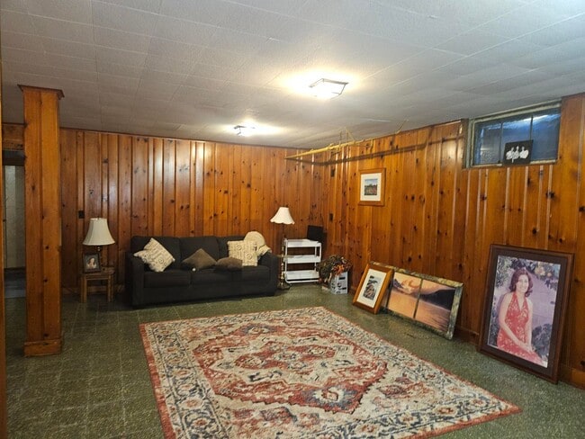 Building Photo - 5bd 5ba Stunning Home